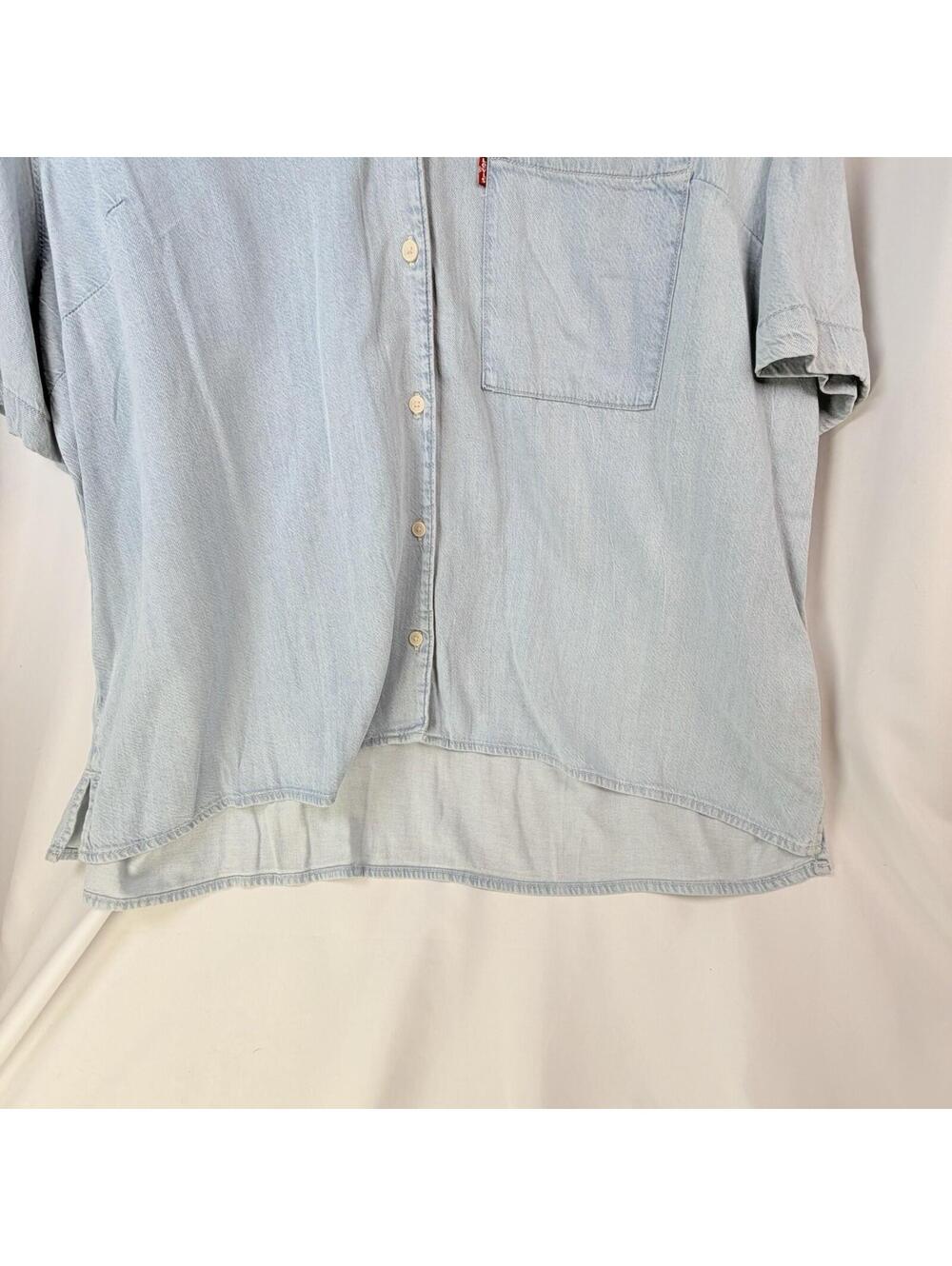 Levi's Women Short Sleeve Soft Demin Button Down 2X Standard Fit Light Wash NWT - Picture 9 of 9